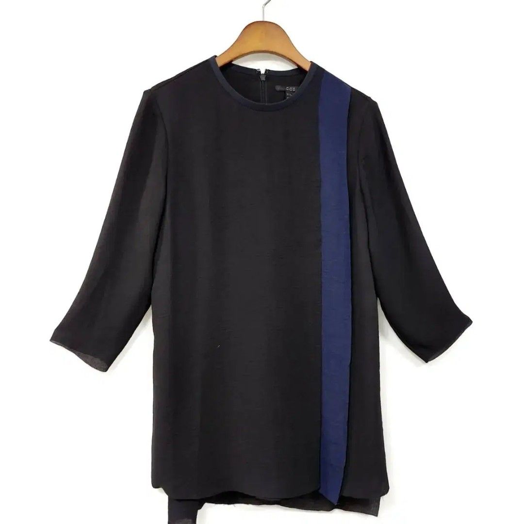 COS blouse (Category: Blouses) located in Rizal. Submitted by vanessa_finds_ (Listing ID 1471082524, Image 2). Description: .