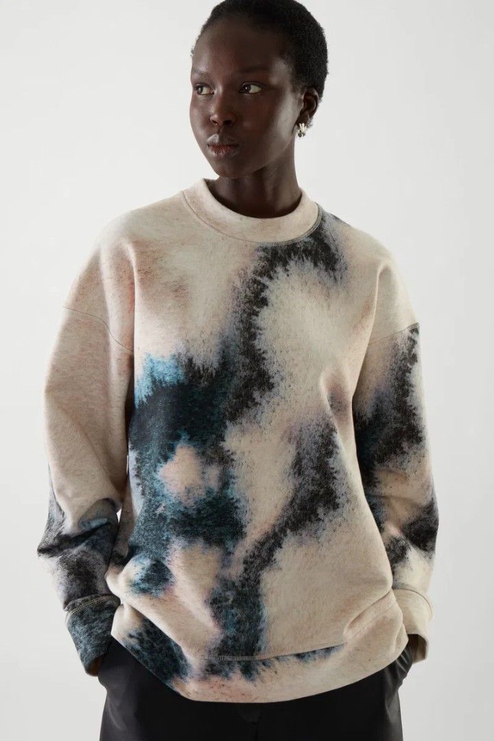 COS Oversized Tie-Dye Printed Sweatshirt (Category: Longsleeves) located in Pasig City. Submitted by hustlexcurate (Listing ID 1471026714, Image 2). Description: COS Oversized Tie-Dye Printed Sweatshirt Size S on tag fits XL Dimensions: 23X29.