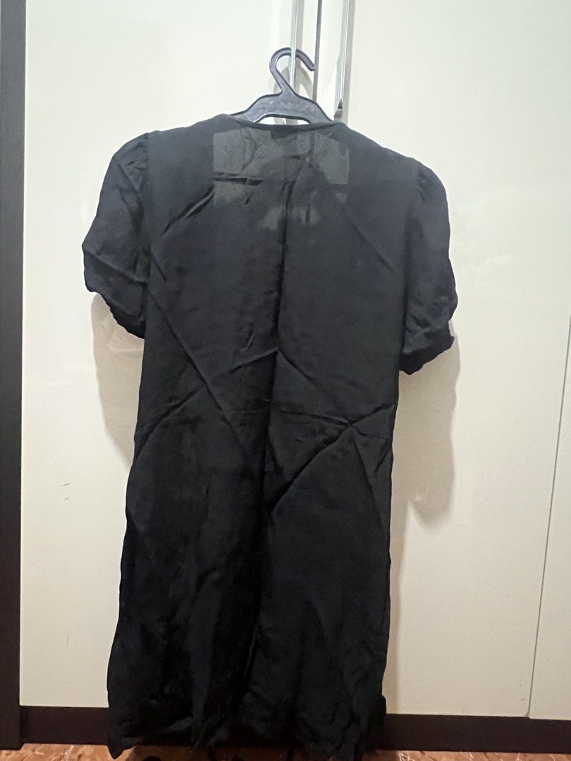 Cotton On Black Open Front Cardigan Size M (Category: Coats, Jackets and Outerwear) located in Muntinlupa City. Submitted by saiki__ (Listing ID 1470934560, Image 2). Description: - Brand: Cotton On - Size: Medium (tag attached) - Color: Classic Black - Design: Open front with stylish puff shoulders and short sleeves - Fabric: Lightweight and comfortable, made in India - Condition: Excellent, easy to throw on over casual or dressy outfits.