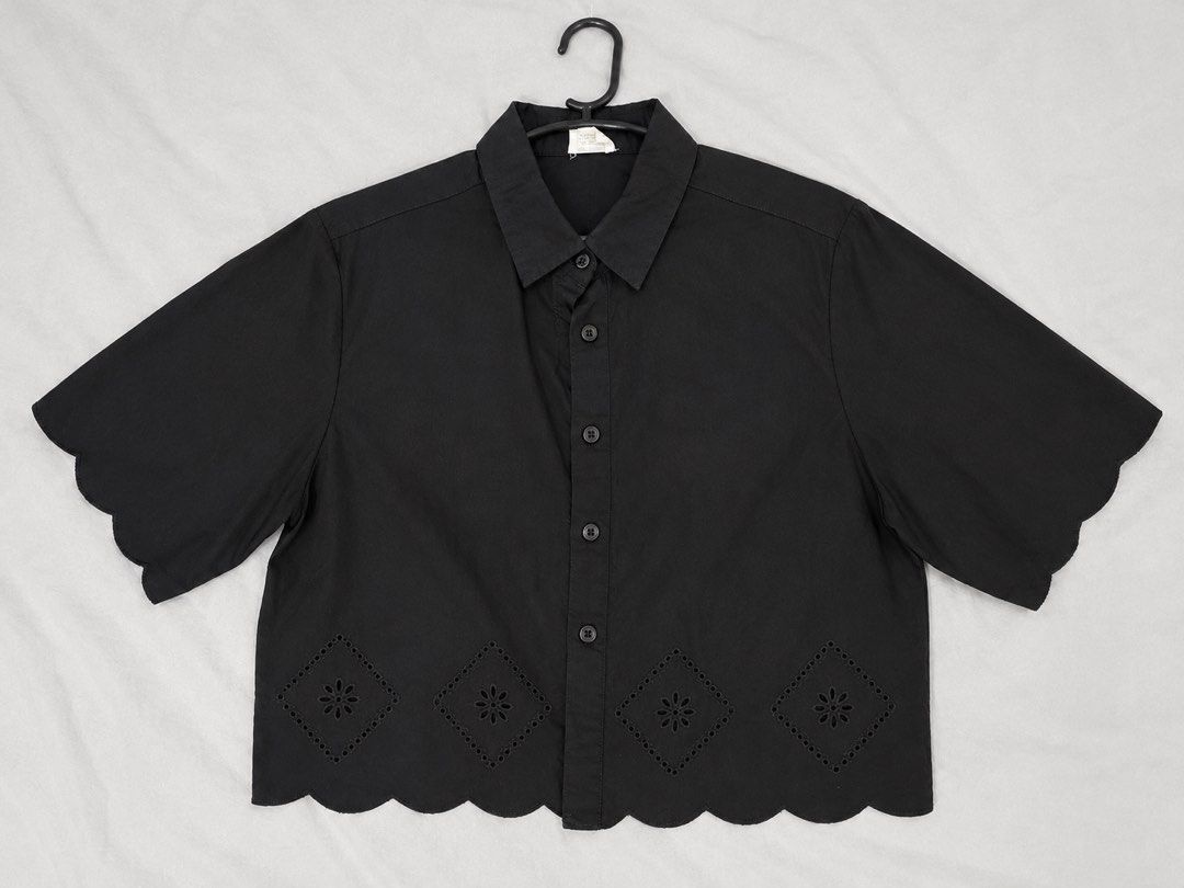Cotton On cropped polo top (Category: Blouses) located in Manila. Submitted by prelovdbyfran (Listing ID 1471022166, Image 1). Description: Cotton On Size small Slightly used.