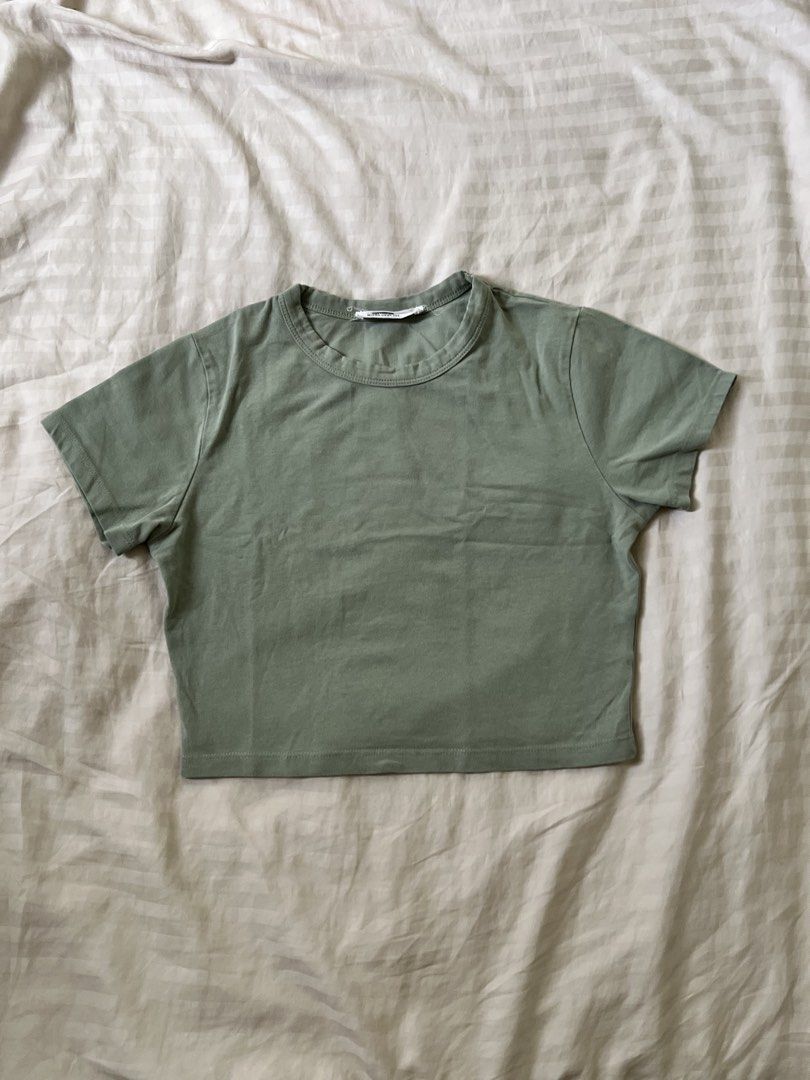 Cotton On Micro Crop Tee (Category: Shirts) located in Quezon City. Submitted by natsushi (Listing ID 1470970852, Image 1). Description: .