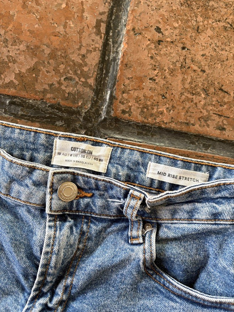 Cotton On Mid Rise shorts (Category: Shorts) located in Manila. Submitted by juliaespiritu_ (Listing ID 1470965406, Image 2). Description: In very good condition.
