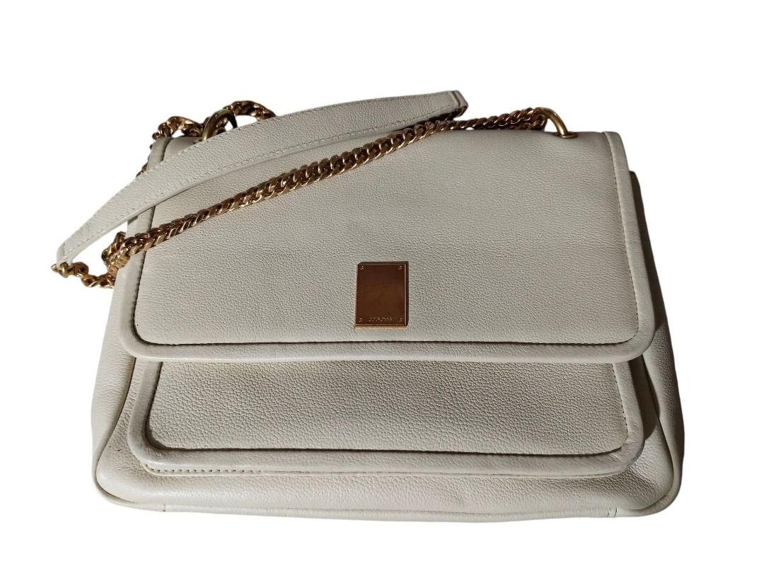 couronne shoulder bag (Category: Shoulder Bags) located in Obando. Submitted by emsky_preloved (Listing ID 1471021332, Image 1). Description: Original couronne shoulder bag/cross body. .