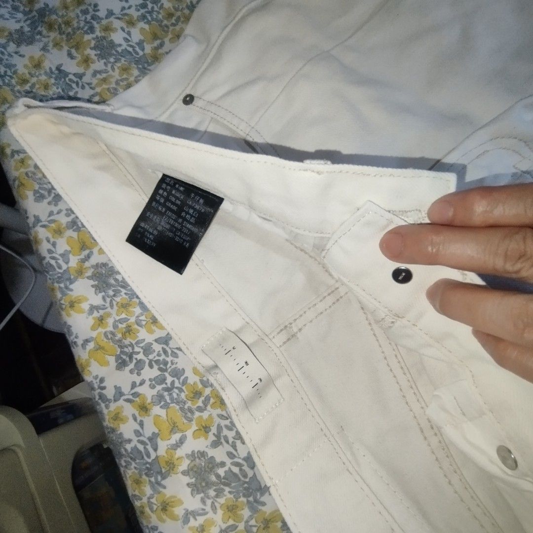 Cream Wide Leg Denim Pants (Category: Jeans) located in Manila. Submitted by lene48 (Listing ID 1470966678, Image 3). Description: - Style: Trendy wide-leg cut - Color: Clean solid white, very easy to style - Details: Classic 5-pocket design, button closure, and belt loops - Accent: Chic brown leather patch on the back waistband - Condition: Brand new / Excellent quality - Perfect for: Casual days, streetwear, or smart-casual looks -32 to 33 wais