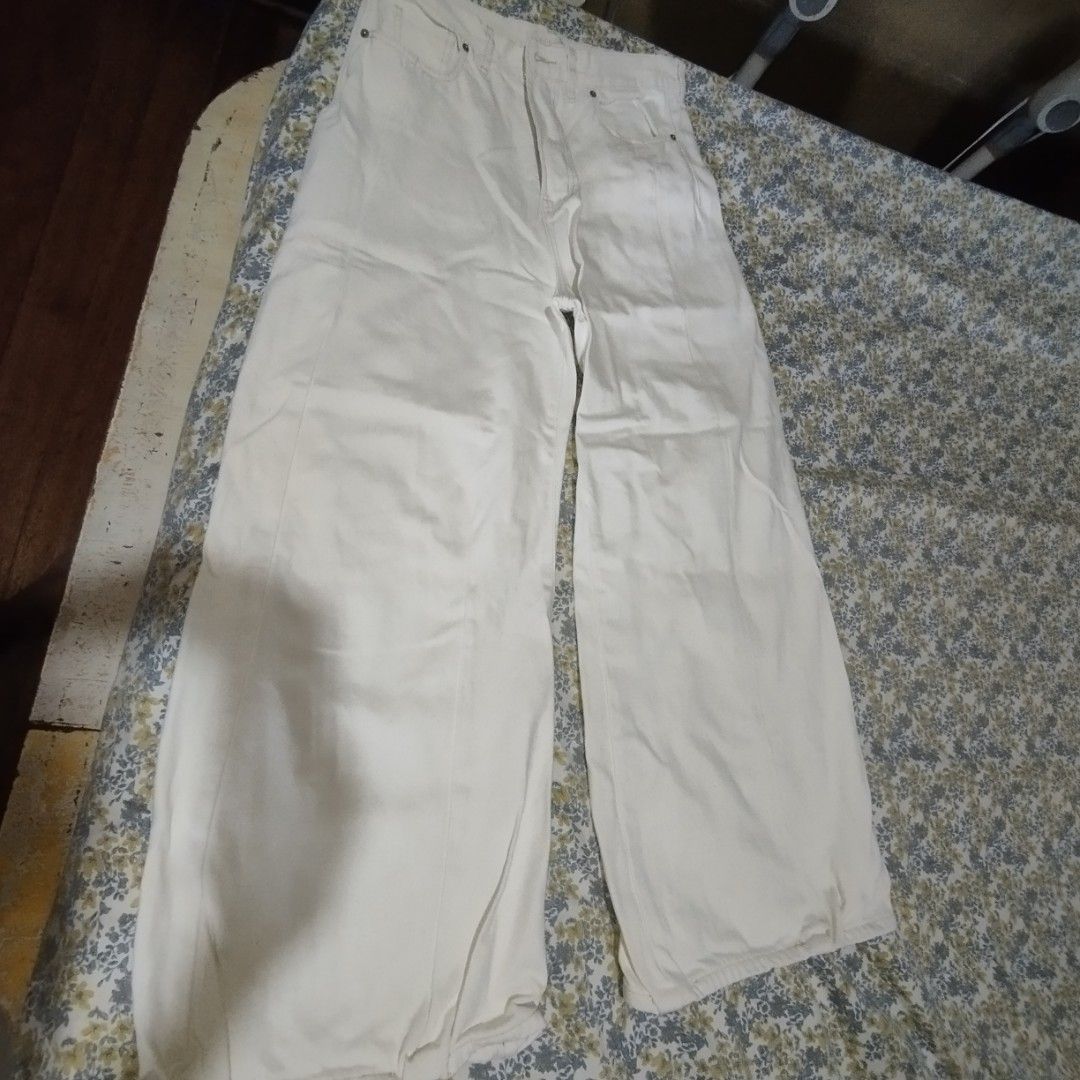 Cream Wide Leg Denim Pants (Category: Jeans) located in Manila. Submitted by lene48 (Listing ID 1470966678, Image 1). Description: - Style: Trendy wide-leg cut - Color: Clean solid white, very easy to style - Details: Classic 5-pocket design, button closure, and belt loops - Accent: Chic brown leather patch on the back waistband - Condition: Brand new / Excellent quality - Perfect for: Casual days, streetwear, or smart-casual looks -32 to 33 wais