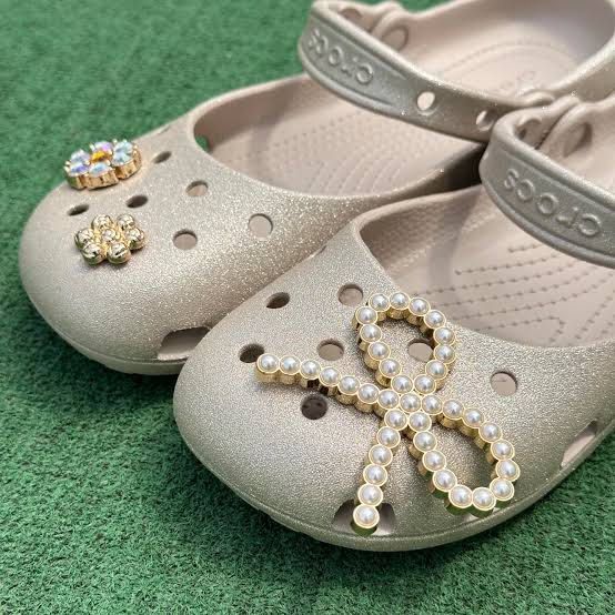 Crocs Ballet flats shoes (Category: Sandals) located in Quezon City. Submitted by declutter.yna (Listing ID 1470960892, Image 2). Description: .