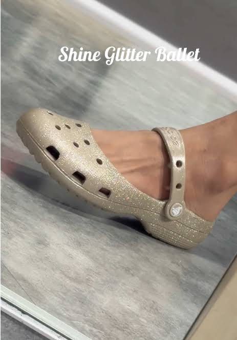 Crocs Ballet flats shoes (Category: Sandals) located in Quezon City. Submitted by declutter.yna (Listing ID 1470960892, Image 3). Description: .
