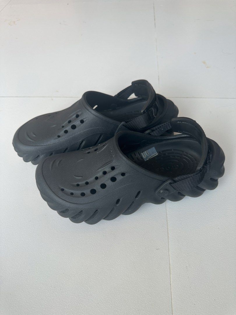 Crocs echo unisex clog - black (Category: Slippers & Slides) located in Angeles City. Submitted by royal_vintage_thriftshop (Listing ID 1470986316, Image 3). Description: Authentic echo unisex clog - black Very good condition Only shoes No box.