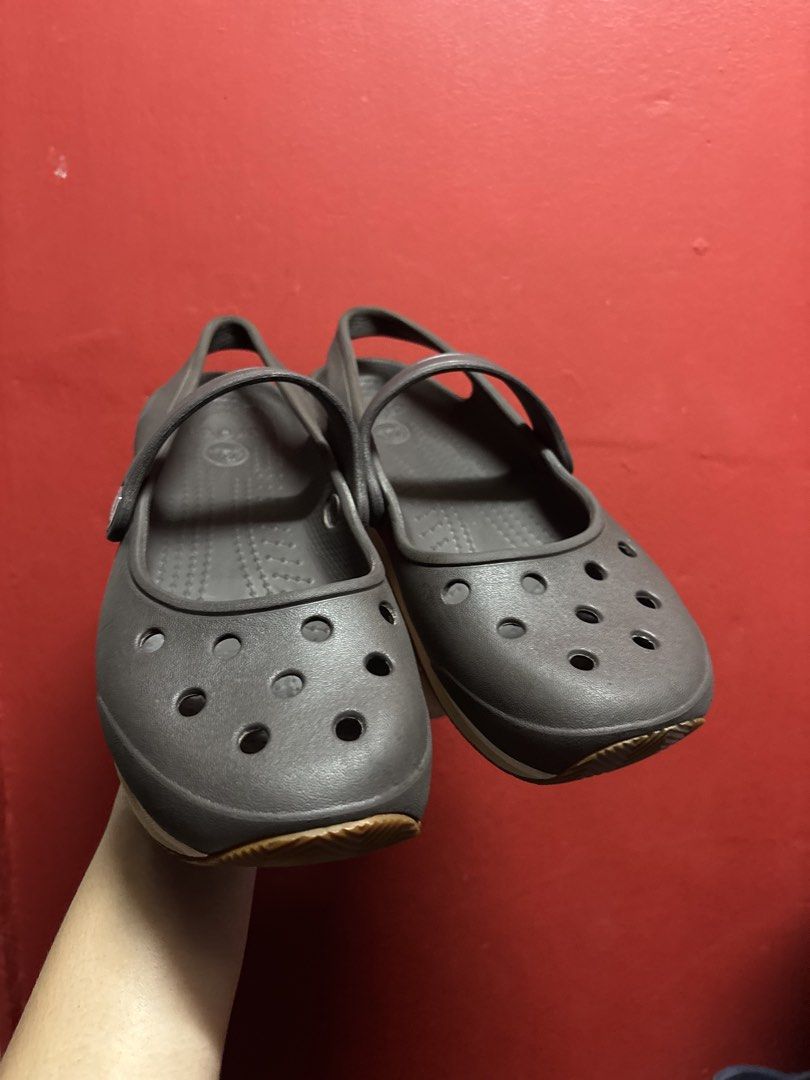 Crocs sandal adult (W6) (Category: Flats & Sandals) located in Imus. Submitted by littlebooythriftstore (Listing ID 1471074890, Image 2). Description: Issue heel drag.