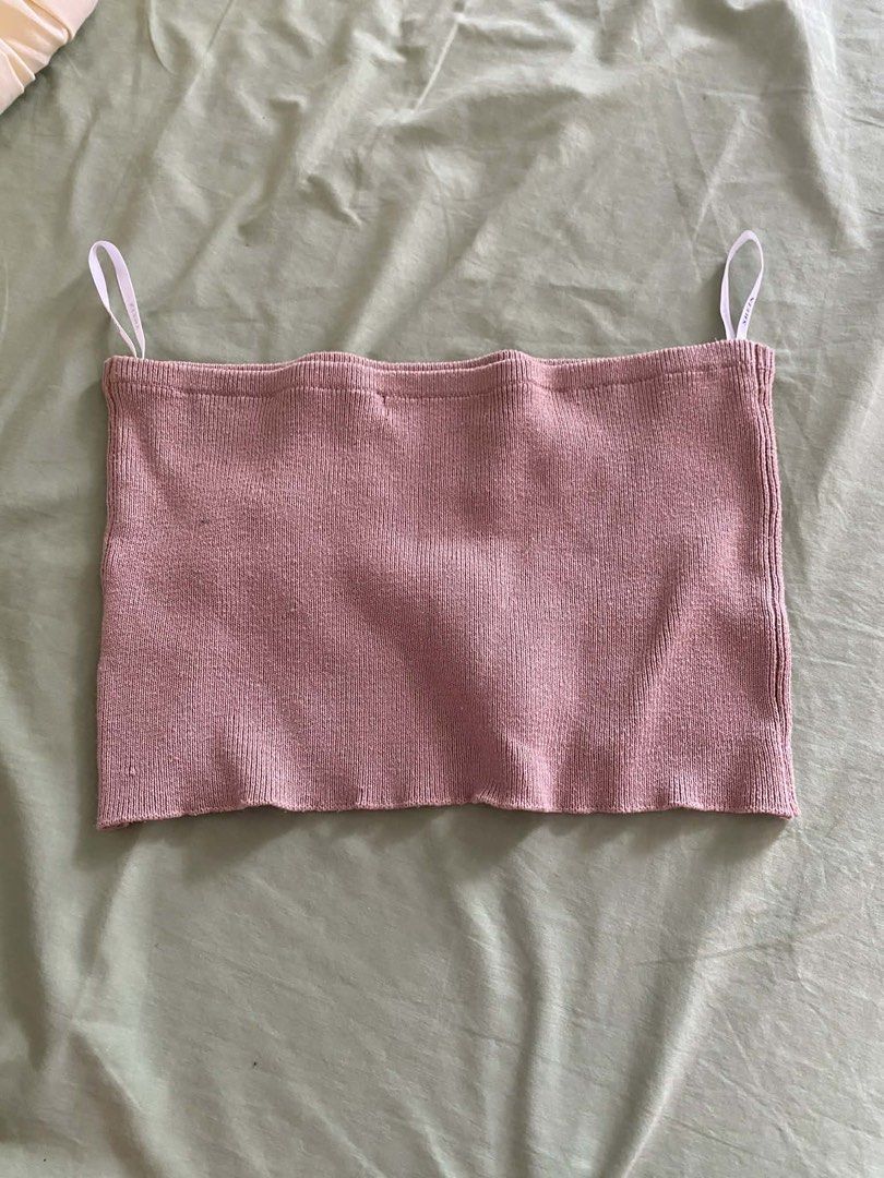 Crop Top (Category: Sleeveless) located in Tarlac. Submitted by micahbecam (Listing ID 1471105121, Image 1). Description: -₱99 each top -Get all for ₱550 total of 6 tops - Brands: Zara and Shein - Includes: nude tube top, low-cut pink tank, white graphic tee tank, square neck pink tank, and black halter top - Variety of necklines, cuts, and straps - Great mix of casual everyday basics - Easy to pair with high-waisted jeans or skirts.