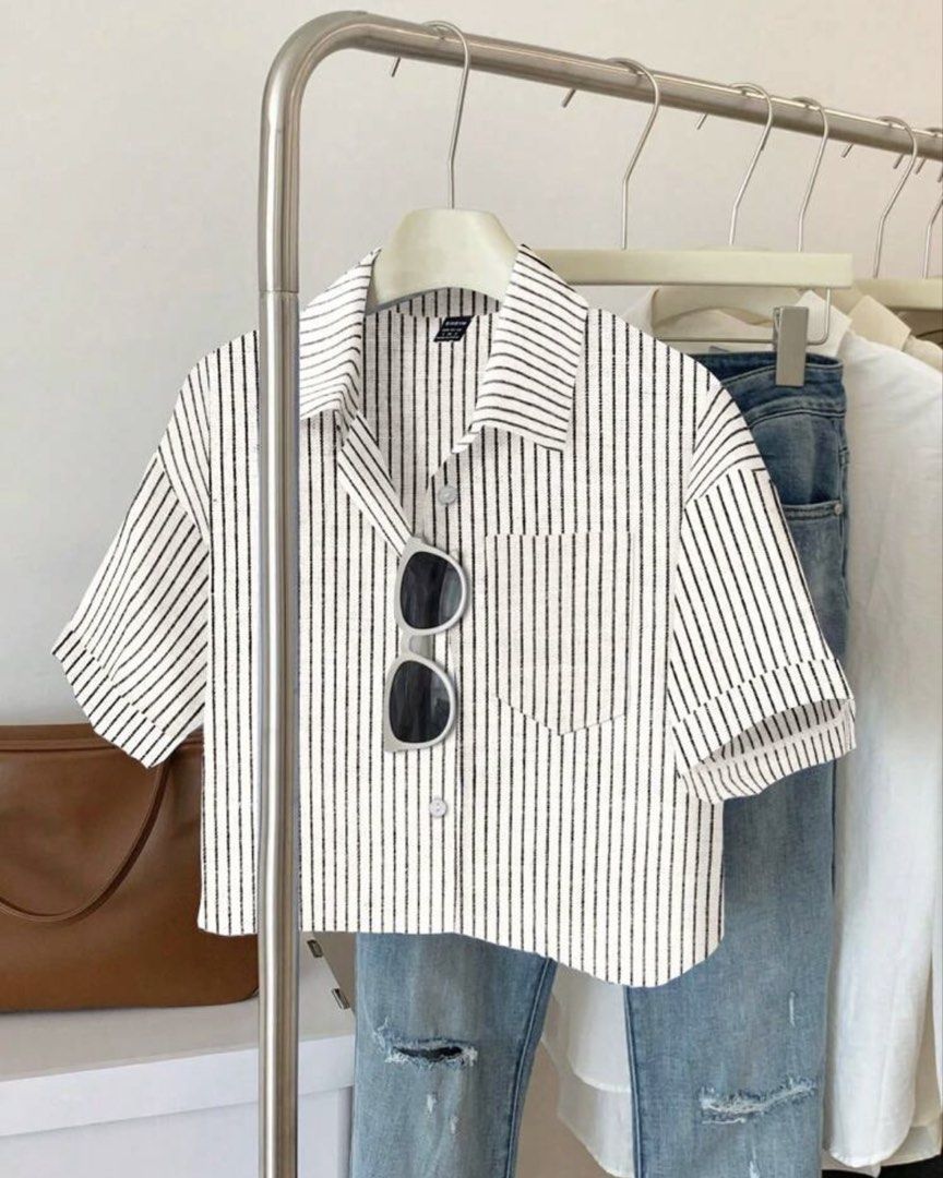 Cropped Button Down Top (Category: Blouses) located in Batangas. Submitted by chezkagrace_.428 (Listing ID 1471076289, Image 1). Description: Size XS on tag Fits to XS-M Used Once.