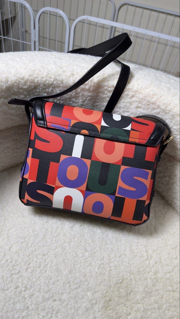 Cross body bag adjustable t0us (Category: Cross-body Bags) located in Binmaley. Submitted by amayscollections (Listing ID 1470975320, Image 2). Description: Origqual. Sale t0us Crossbody bag super mahalya yan ses search mo brand na yan for only ₱750+sf payment first ₱820+sf cash on delivery 📍pangasinan We Ship Nationwide po🚚.