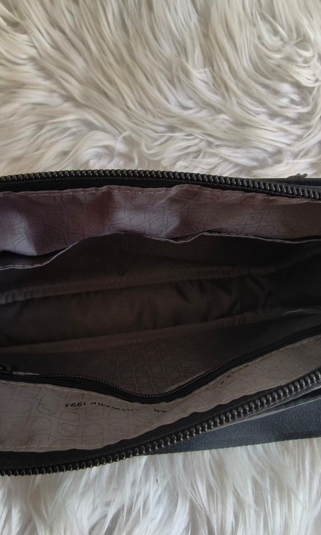 Crossing bodybag (Category: Cross-body Bags) located in General Santos City (Dadiangas). Submitted by zhia_preloved (Listing ID 1470990330, Image 2). Description: new, 💯 Original issues details on pic kindly check back of the bag lower part.
