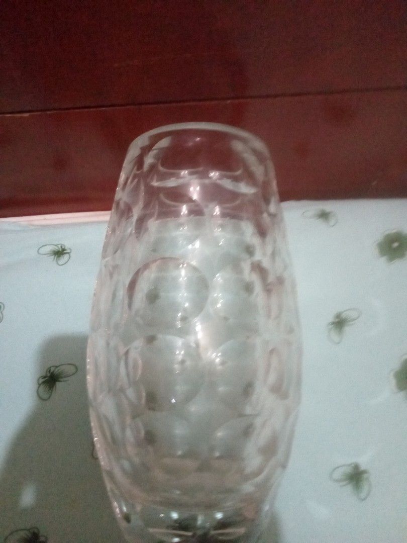 Crystal vase bubble design for your needs (Category: Vases & Decorative Bowls) located in Manila. Submitted by padillahe35291 (Listing ID 1471048574, Image 3). Description: 8 inches x 6 dia.crystal bucket design vase for your needs.