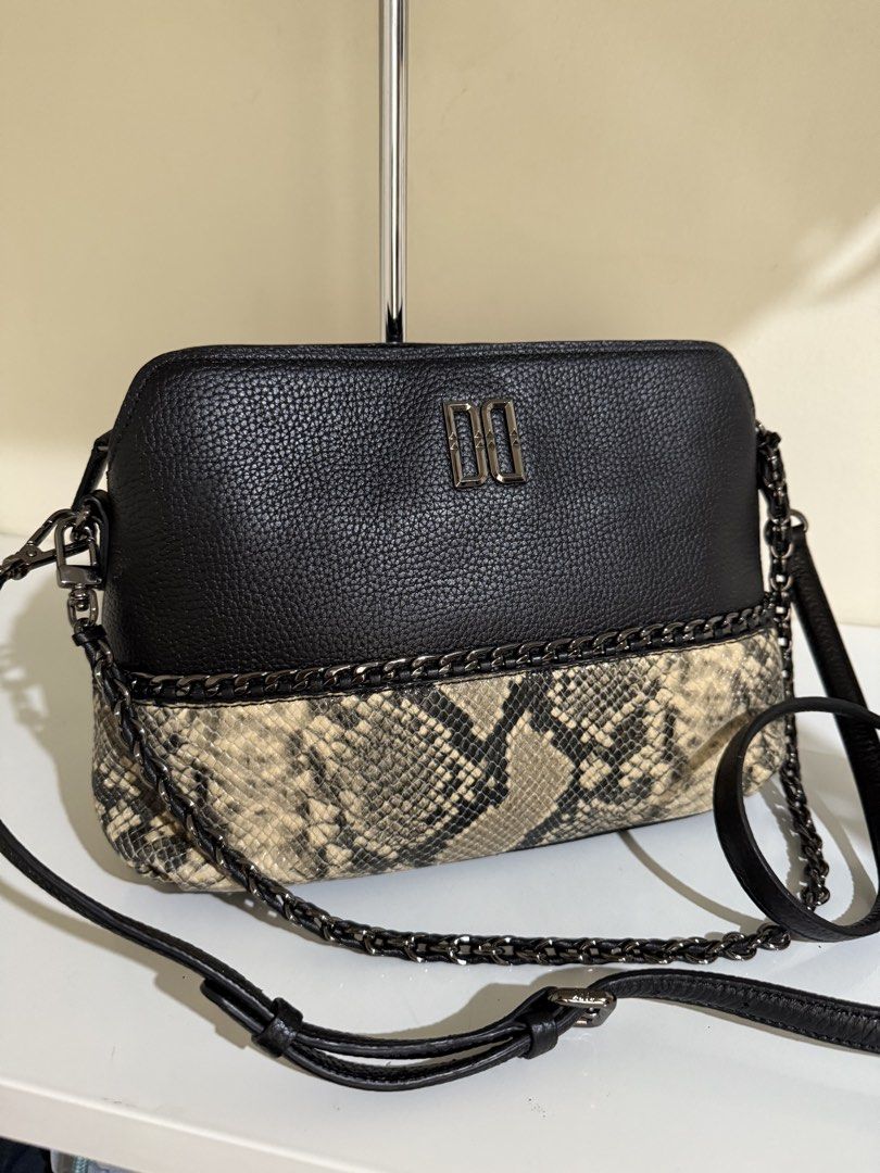 DAKS Branded Coded 2-Way Bag Leather (Category: Cross-body Bags) located in Surigao. Submitted by surplusbox (Listing ID 1470993310, Image 2). Description: Medium size spacious, 3 compartments 12 inches size, perfect size.