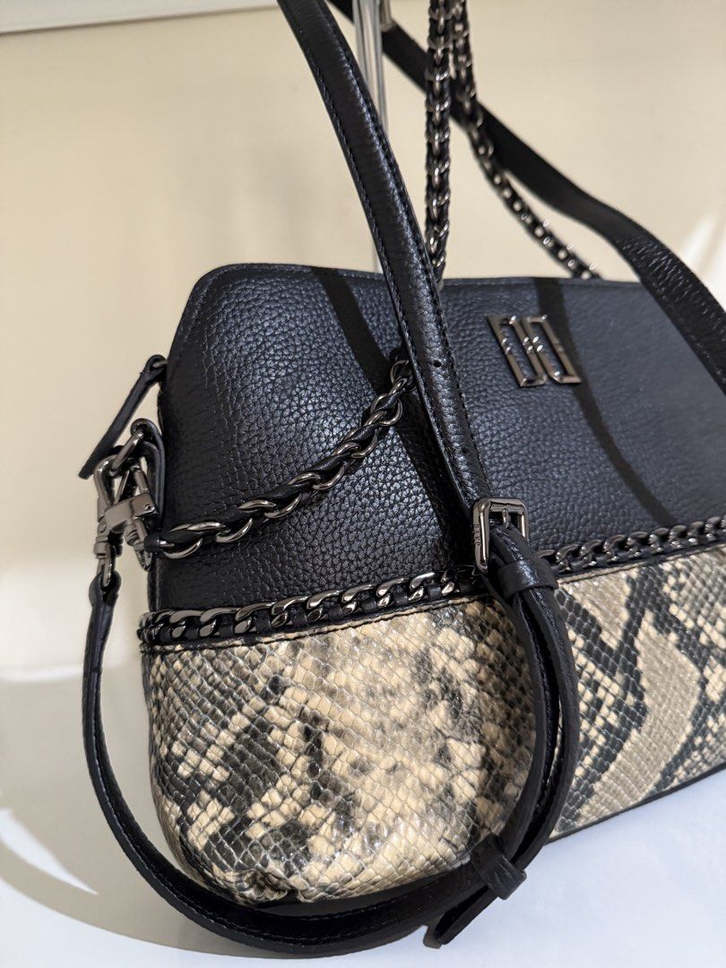 DAKS Branded Coded 2-Way Bag Leather (Category: Cross-body Bags) located in Surigao. Submitted by surplusbox (Listing ID 1470993310, Image 3). Description: Medium size spacious, 3 compartments 12 inches size, perfect size.