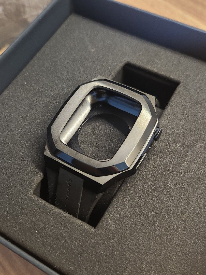 Daniel Wellington Switch Apple Watch Case Black (Category: Wearables & Smart Watches) located in Caloocan City. Submitted by noblestorm_c6463a (Listing ID 1471028687, Image 1). Description: - Matte black finish stainless steel housing transforms your Apple Watch into a bold square timepiece - Comfortable silicone rubber band ideal for daily wear - Comes complete with the original box and packaging - Great and easy way to switch up your everyday s
