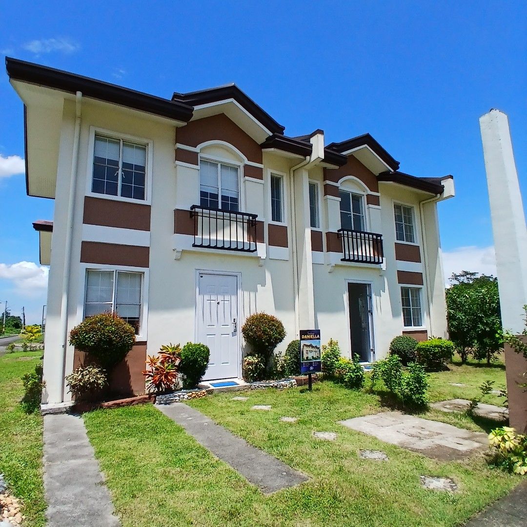 Daniella Basic (Category: House & Lot) located in Cavite. Submitted by eleulou888 (Listing ID 1470985585, Image 1). Description: Complete finished turnover, livable unit and ready to occupy with Carport. 30-45 mins travel going to Manila via Callax and Cavitex..