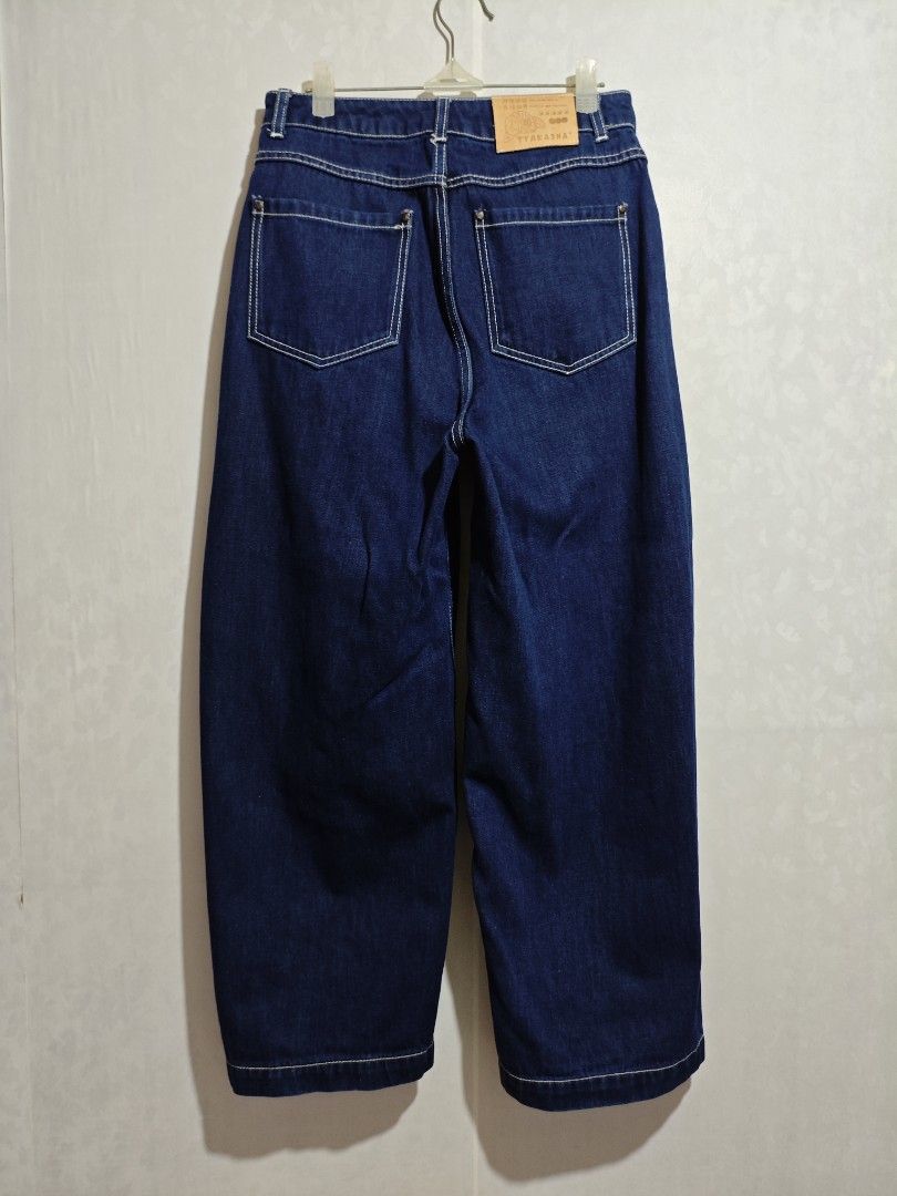 Dark blue wide leg denim pants (Category: Jeans) located in Trento. Submitted by cremesoup (Listing ID 1471034713, Image 2). Description: W 25-26 L 36.5 Hem 9 inches Quality 10/10 super dark blue no issue good as new .
