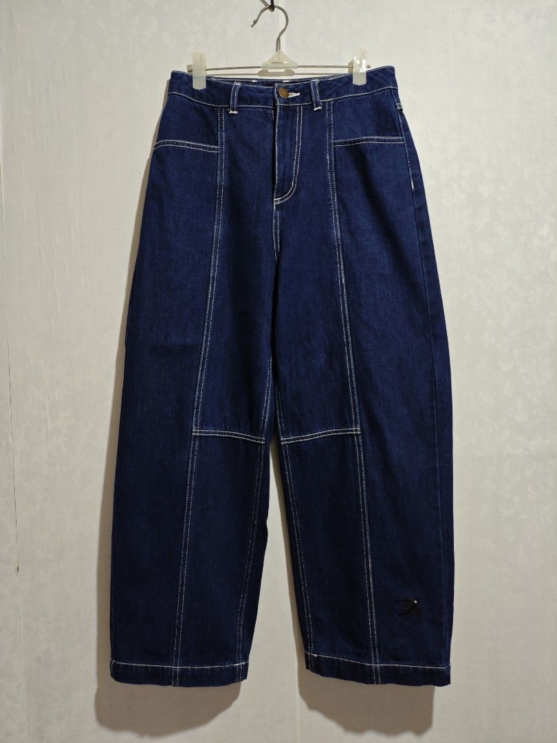Dark blue wide leg denim pants (Category: Jeans) located in Trento. Submitted by cremesoup (Listing ID 1471034713, Image 1). Description: W 25-26 L 36.5 Hem 9 inches Quality 10/10 super dark blue no issue good as new .