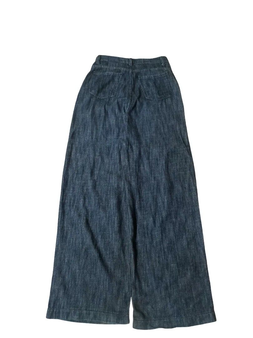 Denim Baggy Jeans (polyester 10%) (Category: Jeans) located in Cagayan de Oro. Submitted by en142009 (Listing ID 1471035740, Image 2). Description: 🔥 BAGGY DENIM JEANS 🔥 • Style: Baggy / Loose Fit • Material: Denim with a soft, drapey feel • Fit: Relaxed and loose silhouette • Brand: Unknown / Unbranded • Condition: No visible issues • Availability: On hand • Quantity: 1 piece only 💯 Perfect for Y2K, streetwear, and vintage-inspired outfits..