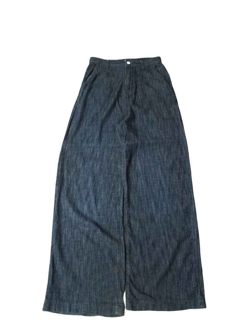 Denim Baggy Jeans (polyester 10%) (Category: Jeans) located in Cagayan de Oro. Submitted by en142009 (Listing ID 1471035740, Image 1). Description: 🔥 BAGGY DENIM JEANS 🔥 • Style: Baggy / Loose Fit • Material: Denim with a soft, drapey feel • Fit: Relaxed and loose silhouette • Brand: Unknown / Unbranded • Condition: No visible issues • Availability: On hand • Quantity: 1 piece only 💯 Perfect for Y2K, streetwear, and vintage-inspired outfits..