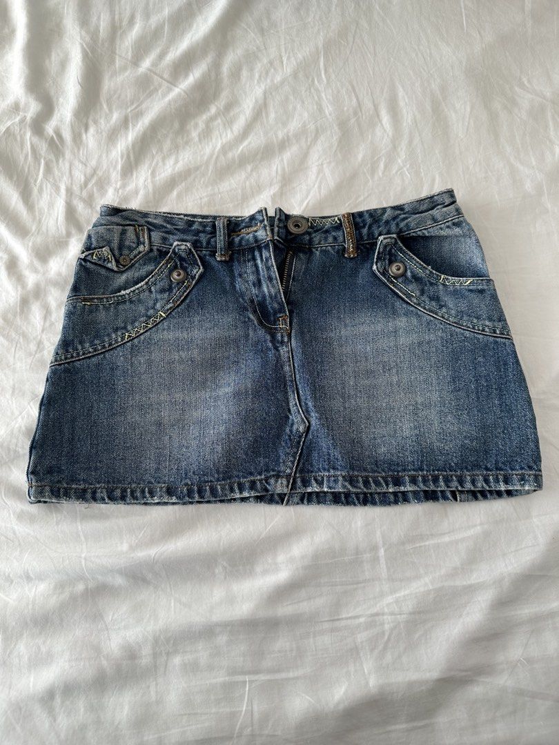 denim mini skirt (Category: Skirts) located in Quezon City. Submitted by 49diam (Listing ID 1470967066, Image 1). Description: sf shouldered by buyer.