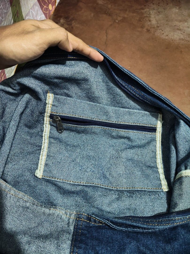 Denim Sling Bag (Category: Sling Bags) located in Caloocan City. Submitted by rylthrft (Listing ID 1470964396, Image 3). Description: 450 + sf dimes(nasa pic na) no issue PM FOR MORE INFO!.