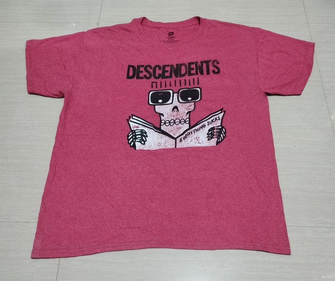 DESCENDENTS BAND SHIRT (Category: Tshirts & Polo Shirts ) located in Sariaya. Submitted by social_animalz (Listing ID 1471082919, Image 1). Description: 20.5 x 26.5 not sure if design talaga yung parang damage sa prints shipping fee is not included.