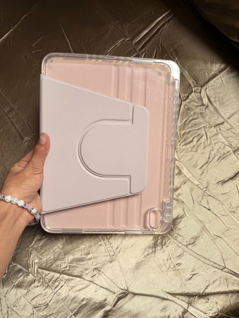 Detachable Ipad Case for Ipad 10/11th gene (Category: Cases & Sleeves) located in Baguio. Submitted by nabiwuh.06 (Listing ID 1470964469, Image 3). Description: WRONG SIZE Brand new Bought it around 800+ .
