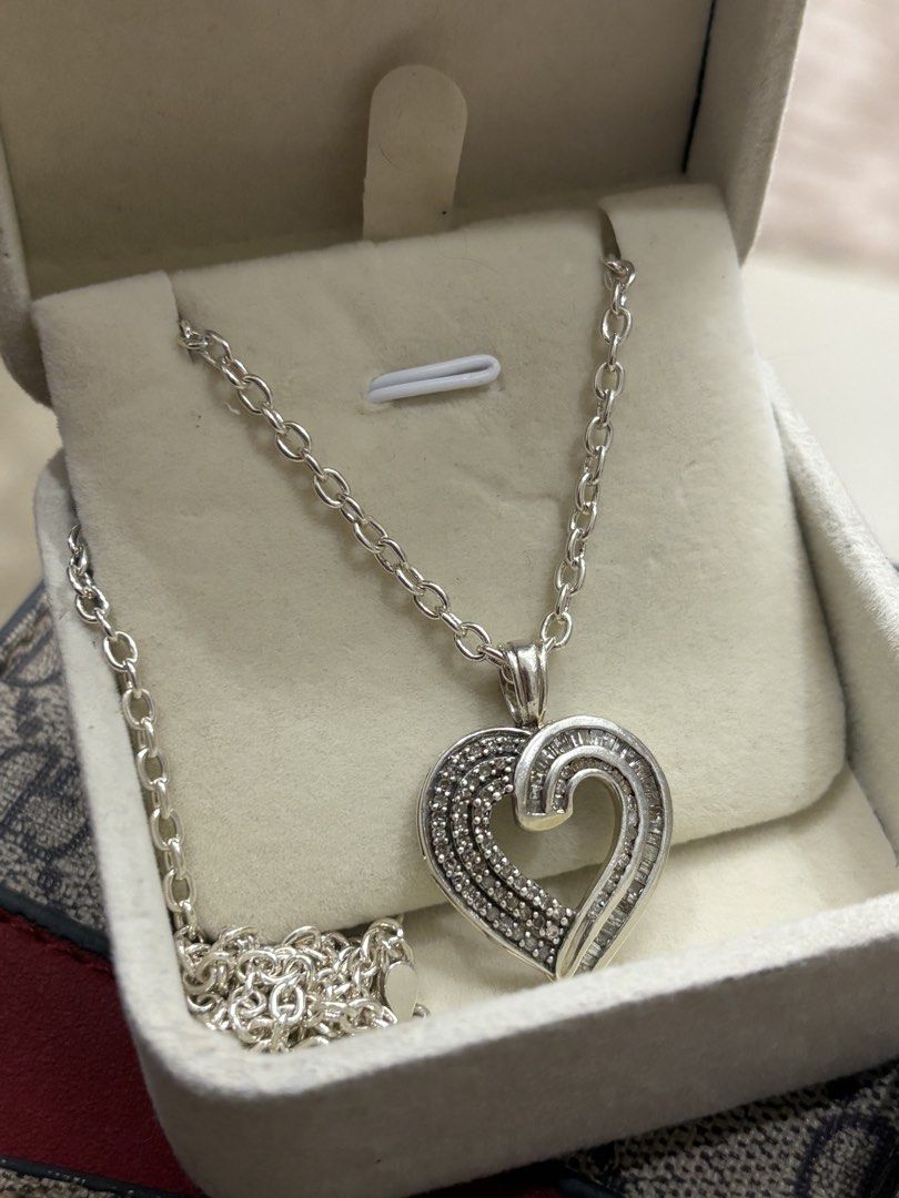 Diamond pure sterling silver925 necklace (Category: Necklaces) located in Davao. Submitted by ememlou17 (Listing ID 1471036519, Image 3). Description: Natural Diamond pure sterling silver925 setting necklace. 20inches. 13.5grams. Very gwapa pa and complete pa yung stones. Pm me.