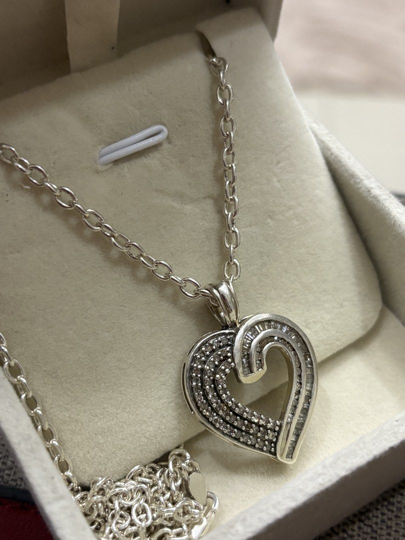 Diamond pure sterling silver925 necklace (Category: Necklaces) located in Davao. Submitted by ememlou17 (Listing ID 1471036519, Image 2). Description: Natural Diamond pure sterling silver925 setting necklace. 20inches. 13.5grams. Very gwapa pa and complete pa yung stones. Pm me.