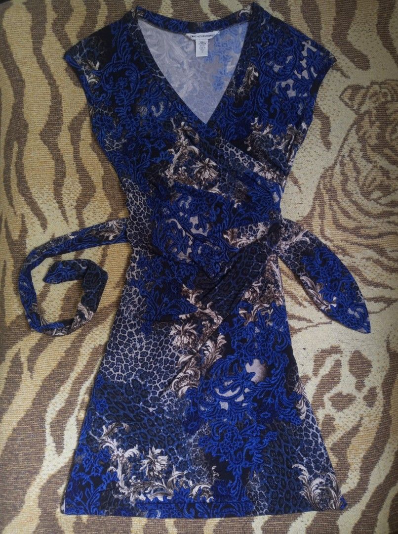 DIANE von FURSTENBERG Vintage 100% Silk Jersey (Category: Dresses) located in San Pedro. Submitted by vishavriksha (Listing ID 1471073021, Image 1). Description: .
