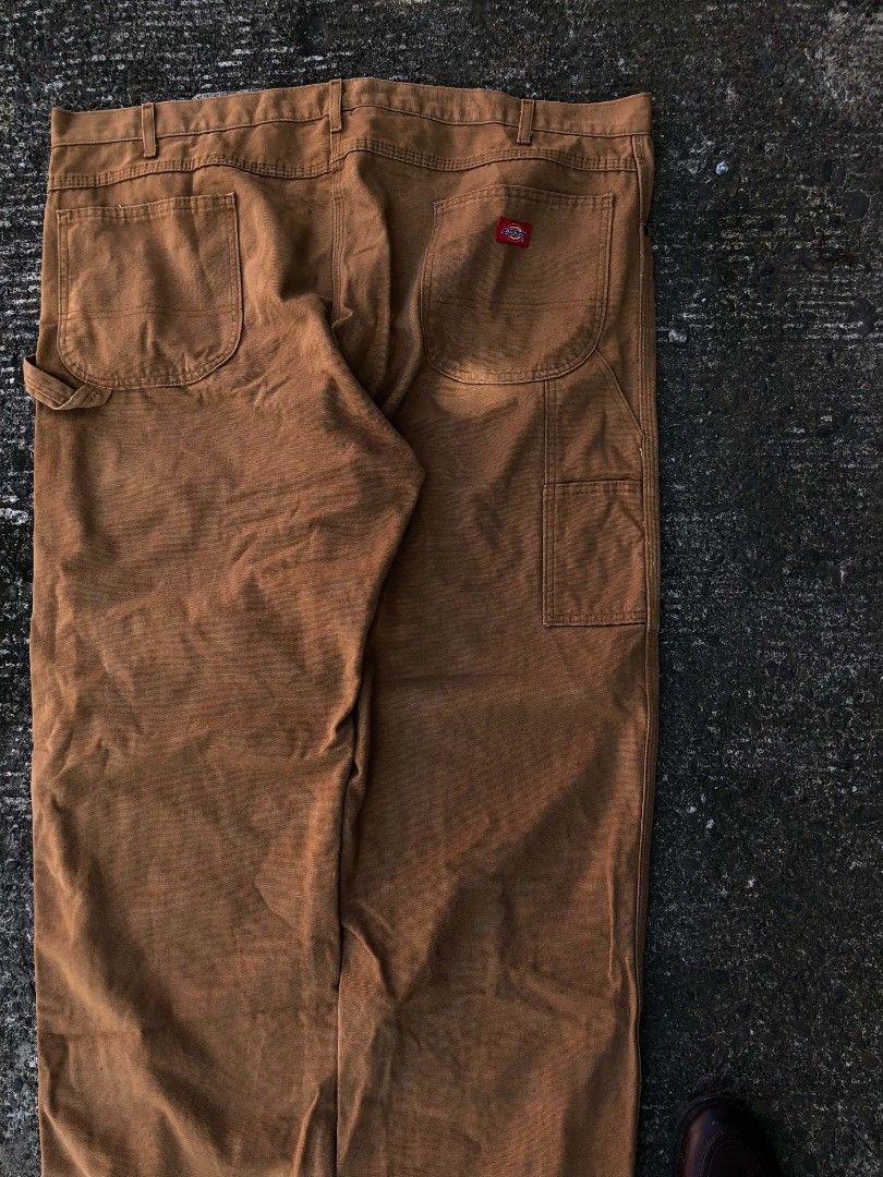 Dickies carpenter pants (Category: Activewear) located in Talisay. Submitted by thrift_ni_cj (Listing ID 1471053046, Image 3). Description: W: 46 L: 43 T: 16 Hem: 10 excellent condi dm.