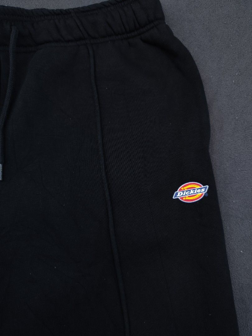 Dickies Heavy Cotton Jogger (Category: Joggers) located in Bulacan. Submitted by emilj23 (Listing ID 1470970510, Image 2). Description: Dickies Heavy Cotton Jogger Size L on tag L 37 W 32-38 Leg Hole 6 Condition 9.5/10 Color rate 9.5/10 Issue Pinhole.