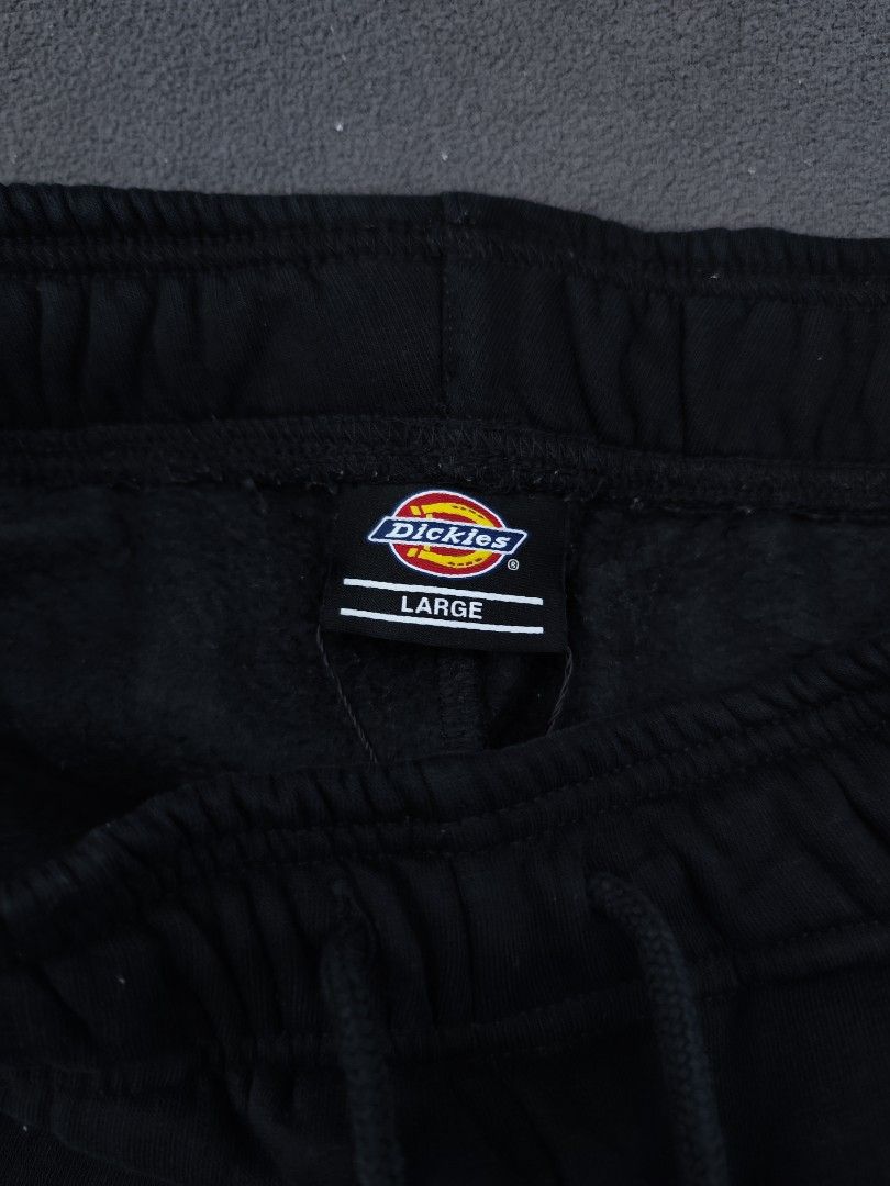 Dickies Heavy Cotton Jogger (Category: Joggers) located in Bulacan. Submitted by emilj23 (Listing ID 1470970510, Image 3). Description: Dickies Heavy Cotton Jogger Size L on tag L 37 W 32-38 Leg Hole 6 Condition 9.5/10 Color rate 9.5/10 Issue Pinhole.