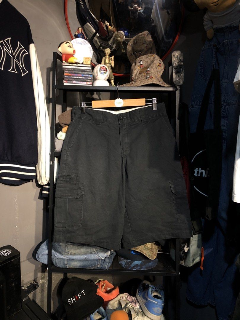 DICKIES RELAXED FIT CARGO SHORTS (Category: Shorts) located in San Pablo. Submitted by genesisllo24149 (Listing ID 1471016869, Image 3). Description: DICKIES RELAXED FIT CARGO SHORTS WAIST -> 32 LENGTH -> 23 THIGH -> 14 LEG OPENING -> 12.5 ISSUE -> NONE CONDITION -> EXCELLENT DM TO PURCHASE 📥 DISCLAIMER: - Please manage your expectations, posted items are preloved, used & thrifted -Actual color may vary due to lighting -Flaker will be posted.