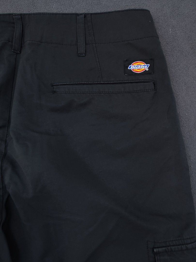 Dickies Utility Cargo Pants (Category: Trousers) located in Bulacan. Submitted by emilj23 (Listing ID 1470965377, Image 2). Description: Dickies Utility Cargo Pants Size 30 on tag L 35.5 W 32 Leg Hole 4.5 Condition 9/10 Color rate 9/10 No Issue.