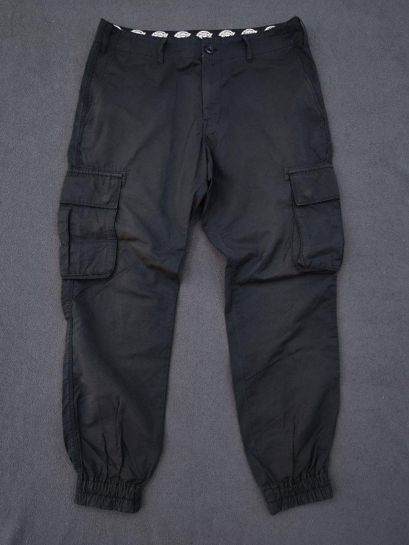 Dickies Utility Cargo Pants (Category: Trousers) located in Bulacan. Submitted by emilj23 (Listing ID 1470965377, Image 3). Description: Dickies Utility Cargo Pants Size 30 on tag L 35.5 W 32 Leg Hole 4.5 Condition 9/10 Color rate 9/10 No Issue.