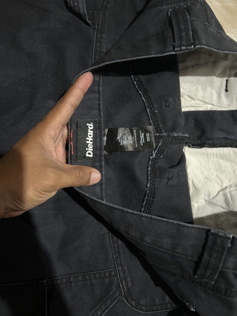 DieHard Black Workwear Painter Cargo Pants Size 32x32 (Category: Jeans) located in Manila. Submitted by johnlinhar98425 (Listing ID 1471077771, Image 3). Description: - Brand/Model: DieHard Black Utility Pants - Size: 32x32 - Material: Heavy-duty cotton canvas - Features: Multiple tool pockets, side hammer loop, clean stitching, and branded label on the back pocket - Best for: Job sites or everyday casual wear.