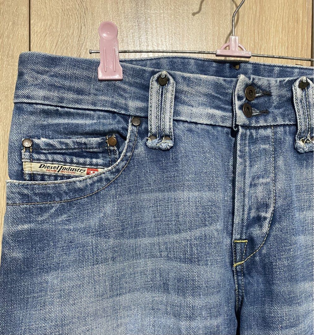 Diesel Denim Jeans (Category: Jeans) located in Mandaluyong City. Submitted by aiztyle (Listing ID 1470992471, Image 2). Description: Diesel Men’s Denim Jeans Made in Italy Size 31 on tag Measurement: Waist 31”-32” Length 42” Original Price 10k+++ Super SALE Php1000.00 only.