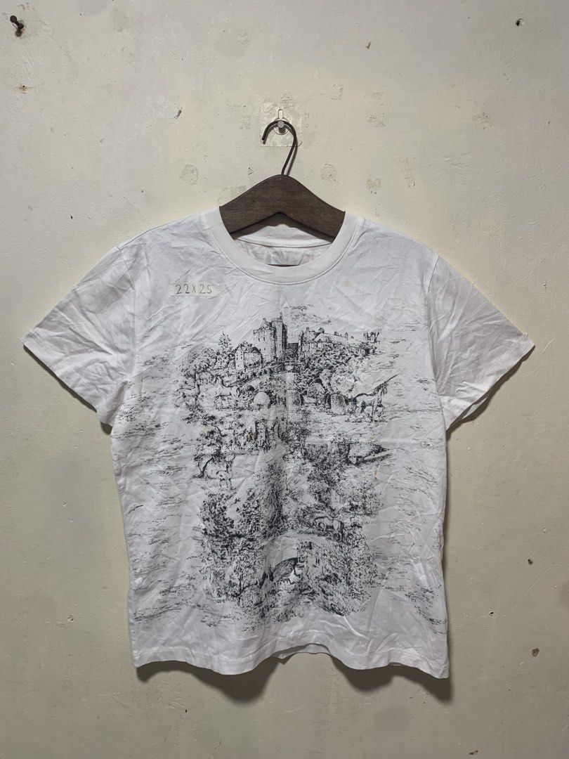 Dior (Category: Luxury Apparel) located in Tarlac. Submitted by zain-zaniyah (Listing ID 1470996497, Image 1). Description: .