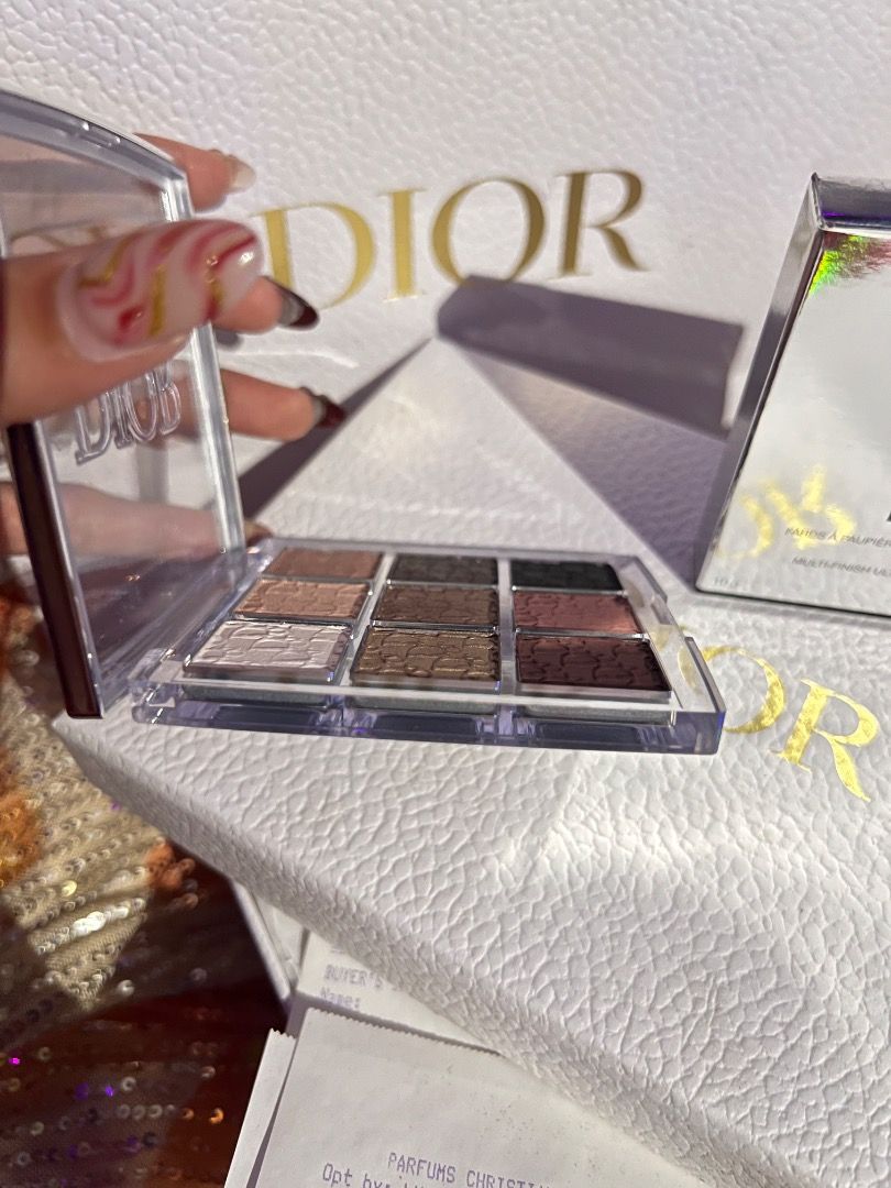 DIOR BACKSTAGE PALLETE (Category: Makeup) located in Pasig City. Submitted by royalfish_ffc753 (Listing ID 1471107130, Image 2). Description: Hi everyone im selling this 💓dior backstage eye palette 002 cool neutrals (authentic) Rfs: hindi po bet yung color parang bagay sa maputi 📍: Taytay rizal Mod: cash or gcash po Payment first if malayo pero if malapit kalang sa area pwedr po meet up￼ Inclusion: box, paper bag receipt.
