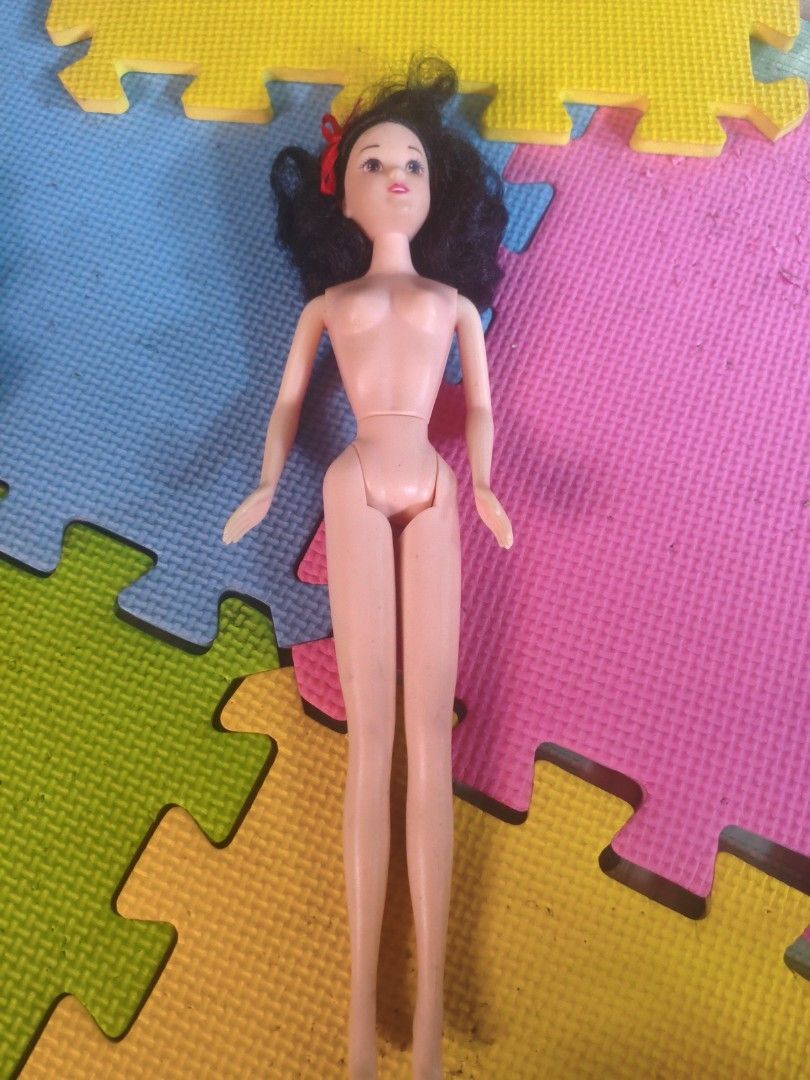 disney dolls (Category: Kids Toys) located in Imus. Submitted by glamdoll.co (Listing ID 1471011469, Image 1). Description: 400 takeall if each snowhite - 200 elsa - 100 belle - 100.
