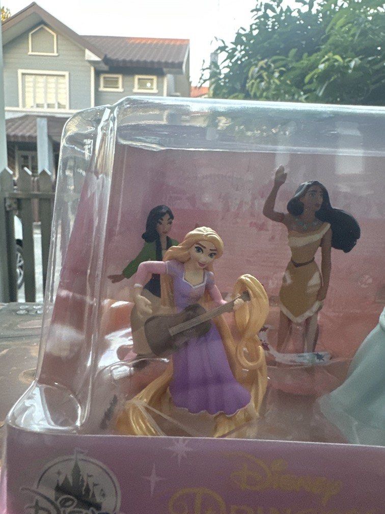 Disney Princess 6pcs figurine playset (Category: Kids Toys) located in Manila. Submitted by xenasales (Listing ID 1471022358, Image 3). Description: 1459 original price 800 nalang.