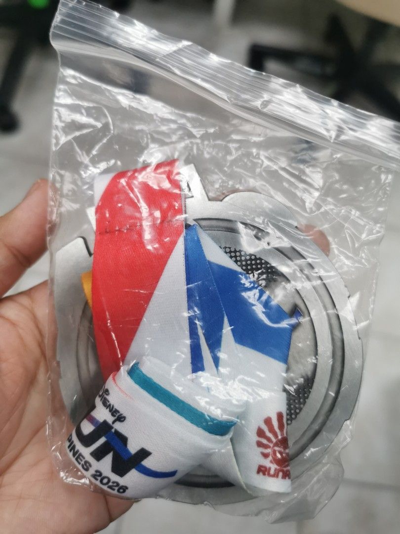 Disney Run Minnie Medal 3km (Category: Everything Else Others) located in Quezon City. Submitted by declutter68112 (Listing ID 1470983840, Image 2). Description: 3km Disney Run Minnie medal Brand new Extra medal.