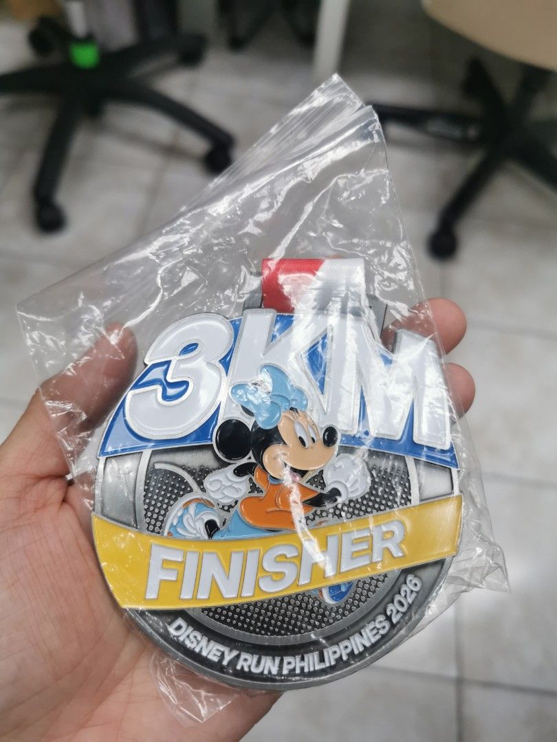 Disney Run Minnie Medal 3km (Category: Everything Else Others) located in Quezon City. Submitted by declutter68112 (Listing ID 1470983840, Image 1). Description: 3km Disney Run Minnie medal Brand new Extra medal.