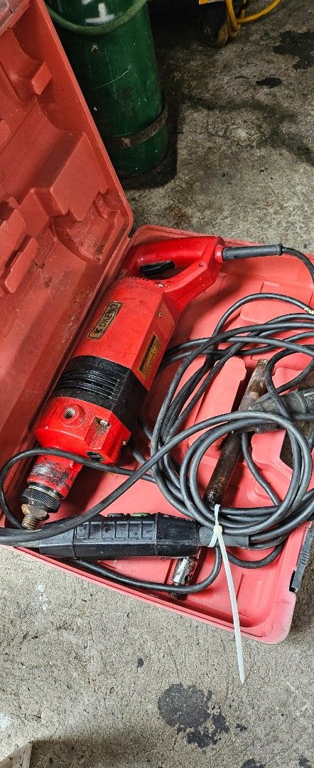 DKENG DK-101D Concrete Vibrator (Category: Construction Tools & Equipment) located in Cavite. Submitted by sunghanphil_31 (Listing ID 1470953446, Image 3). Description: - Brand: DKENG (Made in Korea) - Model: DK-101D Internal Concrete Vibrator - Power: 220V, 60Hz, 8.2A, 1800W motor (2700 min-1) - Features: Long heavy-duty power cable with inline control switch - Inclusion: Sturdy red storage carrying case - Condition: Used with signs of wear from