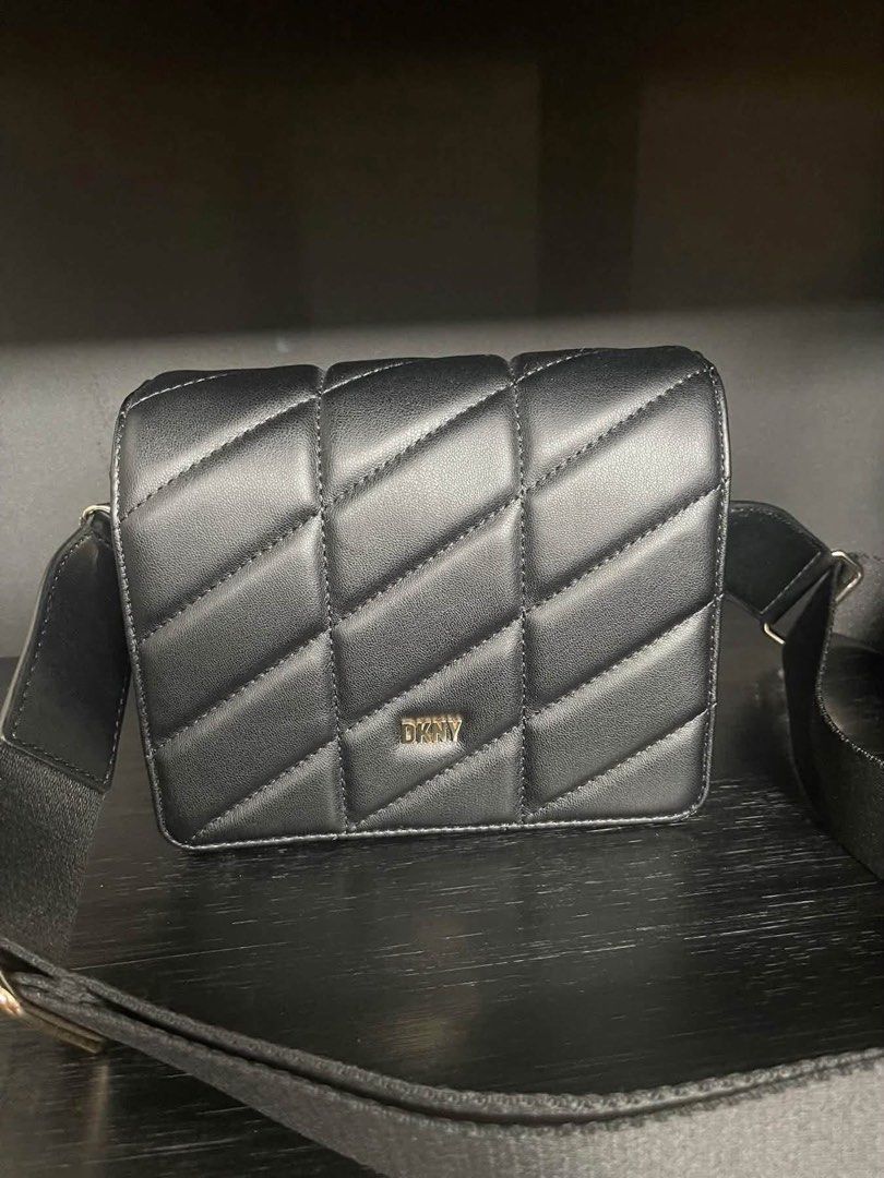 Dkny Sling Bags (Category: Cross-body Bags) located in Las Pinas. Submitted by UNQUARANTINED (Listing ID 1471016955, Image 1). Description: .