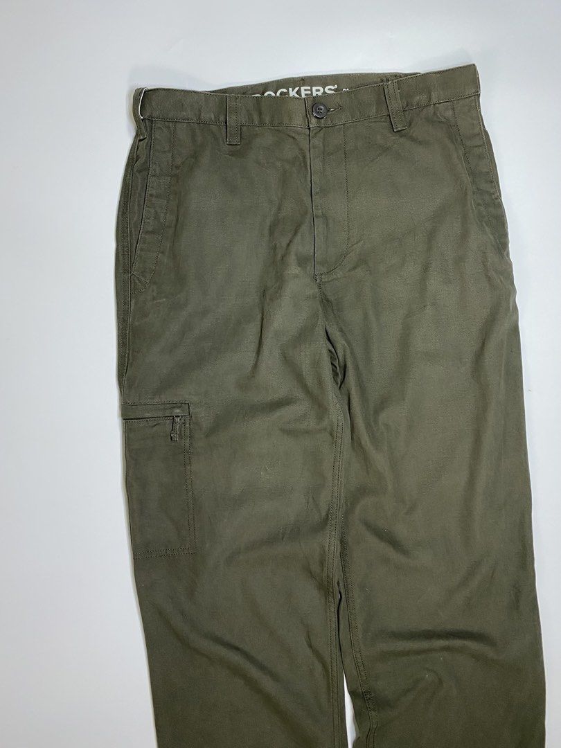 Dockers Baker Pants (Category: Trousers) located in Bago City. Submitted by johnpaul_gidlayan (Listing ID 1470971007, Image 3). Description: Dockers Baker Pants Item Details Size: 34-35 Lenght: 42.5 Leg Opening: 8.7 Rise: 11.5 Condition: Excellent condition (needwash) Color Rate: 9.4/10 Flaws: None (Item color vary due to lighting) — Price: 950+sf.